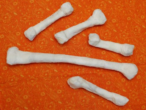 Making bones. Кости из пластилина. Кость из папье маше. Кость из бумаги. Лепка косточка для собаки.