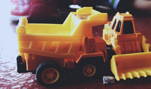 tiny toy dump trucks