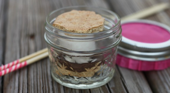 How to Make S'mores in a Jar!