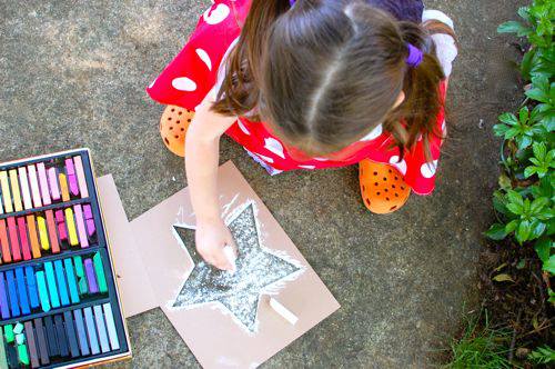 Draw Stars on the sidewalk with these free printables 