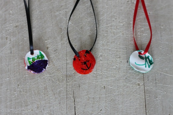 DIY Necklace Craft! Perfect for kids to make as gifts!