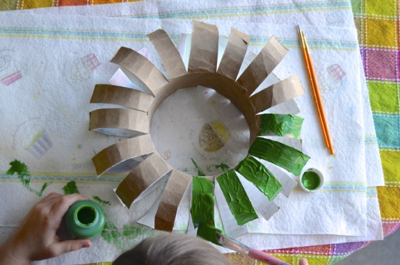 Holiday Craft for Kids -- Recycled Wreath