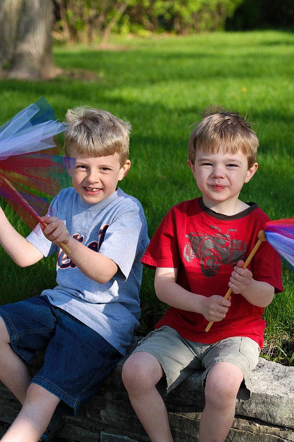 Celebrate Memorial Day with this easy parade craft!