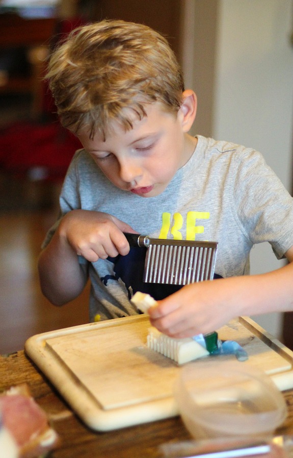 Kids can make sandwiches.